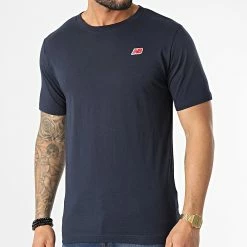 Le moins cher 🤩 Tee 👕 Shirt MT13660 Bleu Marine de New Balance ❤️
