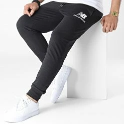 Coupon 🧨 Pantalon Jogging Essential MP03558 Noir de New Balance 🥰 -New Balance Soldes new balance 312924 MP03558 BK 20220408T155843 03