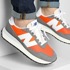 Remise 💯 Baskets Classics 327 MS327VD Orange Grey de New Balance 🧨