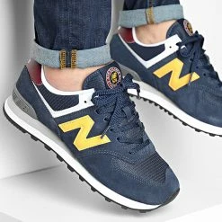 Nouveau ✔️ Baskets Lifestyle 574 M574HW2 Navy de New Balance 🧨