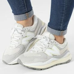 Top 10 🔔 Baskets Femme 5740 W5740SGC Grey Beige de New Balance 👍