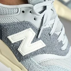 Top 10 👍 Baskets Lifestyle 997 CM997HRY Sky Blue de New Balance ✔️ -New Balance Soldes new balance 330305 CM997HRY 20220805T100753 02