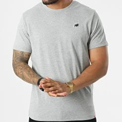 Le moins cher 🛒 Tee 👕 Shirt Logo MT23600 Gris Chiné de New Balance 🤩 -New Balance Soldes new balance 333003 MT23600 AG 20220818T155023 03