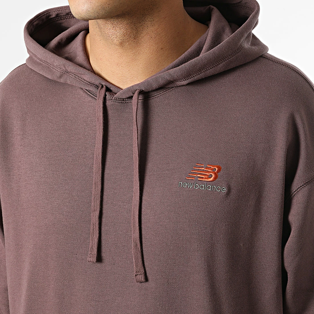 Grosses soldes 👏 Sweat Capuche UT21500 Violet Foncé de New Balance 🌟 4 Grosses soldes 👏 Sweat Capuche UT21500 Violet Foncé de New Balance 🌟 – Image 2