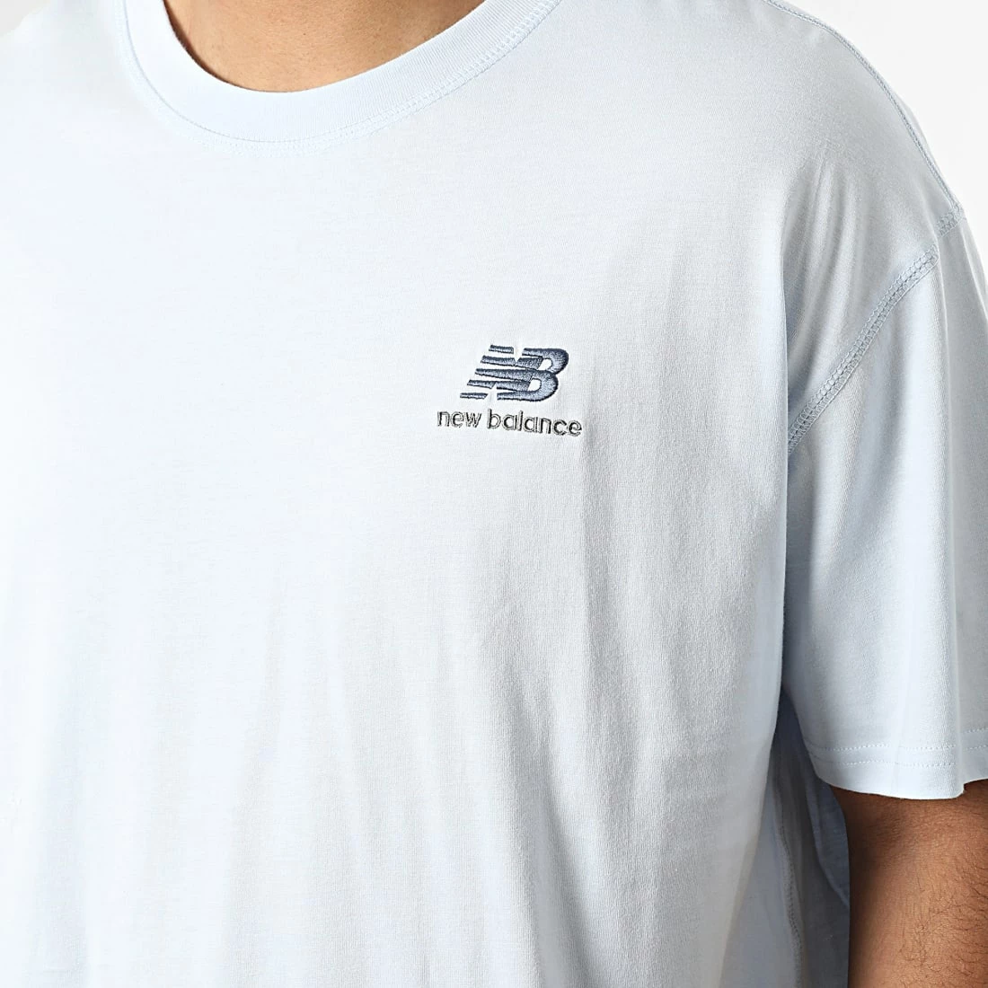 De gros 👏 Tee 👕 Shirt UT21503 Bleu Ciel de New Balance 🔔 4 De gros 👏 Tee 👕 Shirt UT21503 Bleu Ciel de New Balance 🔔 – Image 2