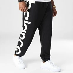 Meilleur prix ✨ Pantalon Jogging UP23503 Noir de New Balance 🔥