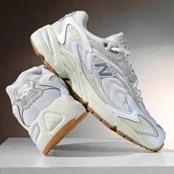 Tout neuf 💯 Baskets ML725T Bone White Metallic Silver de New Balance 🧨 -New Balance Soldes new balance 338228 ML725T 20220916T160357 03