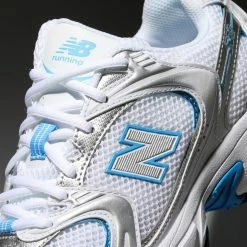 Nouveau 🥰 Baskets Lifestyle 530 MR530DRW White Silver Metallic Sky Blue de New Balance 🛒 -New Balance Soldes new balance 343379 MR530DRW 20221007T154812 02