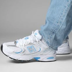 Nouveau 🥰 Baskets Lifestyle 530 MR530DRW White Silver Metallic Sky Blue de New Balance 🛒