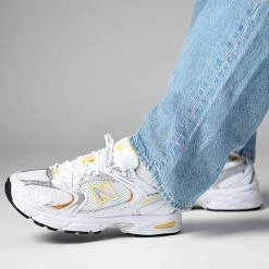 Meilleure vente 🎁 Baskets Lifestyle 530 MR530PUT White Vibrant Apricot Silver Metallic de New Balance 🧨 -New Balance Soldes new balance 343380 MR530PUT 20221010T155406 04