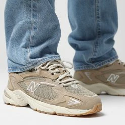Grosses soldes ❤️ Baskets ML725T Beige Cream Camel de New Balance 🎁