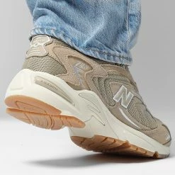 Grosses soldes ❤️ Baskets ML725T Beige Cream Camel de New Balance 🎁 -New Balance Soldes new balance 344862 ML725W 20221028T112222 04