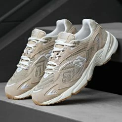 Grosses soldes ❤️ Baskets ML725T Beige Cream Camel de New Balance 🎁 -New Balance Soldes new balance 344862 ML725W 20221102T100554 05