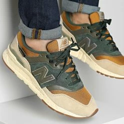 Remise ⭐ Baskets Lifestyle 997 CM997HTW Green Beige de New Balance ✔️
